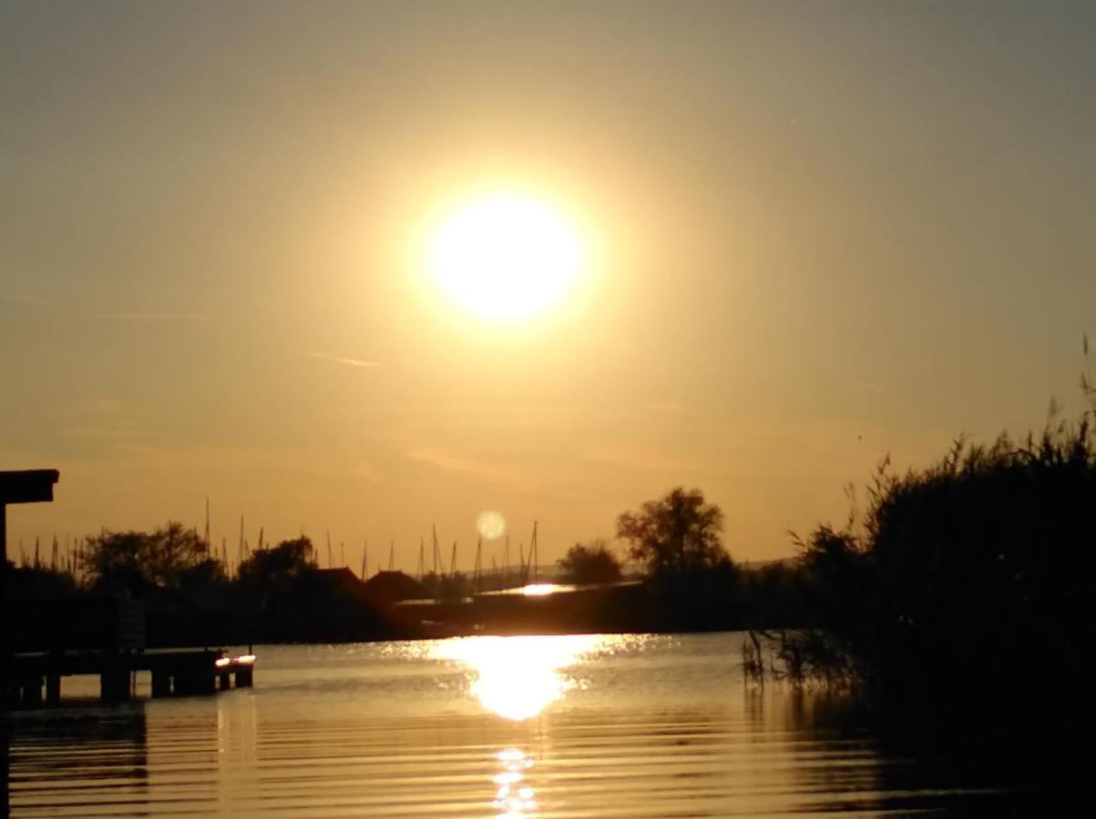 Pfahlbau Sunset II Toplage Inklusive Elektroboot Rust Bagian luar foto
