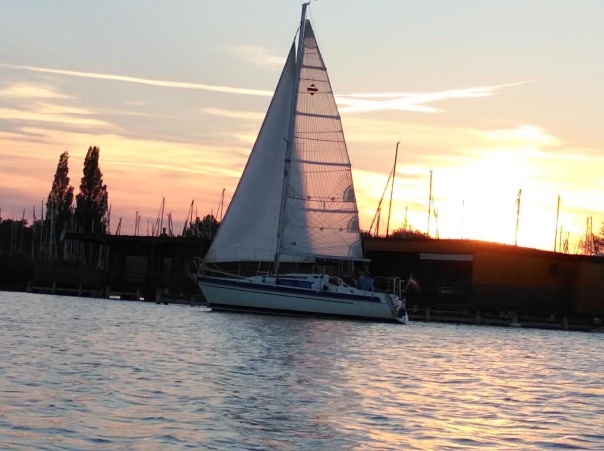 Pfahlbau Sunset II Toplage Inklusive Elektroboot Rust Bagian luar foto