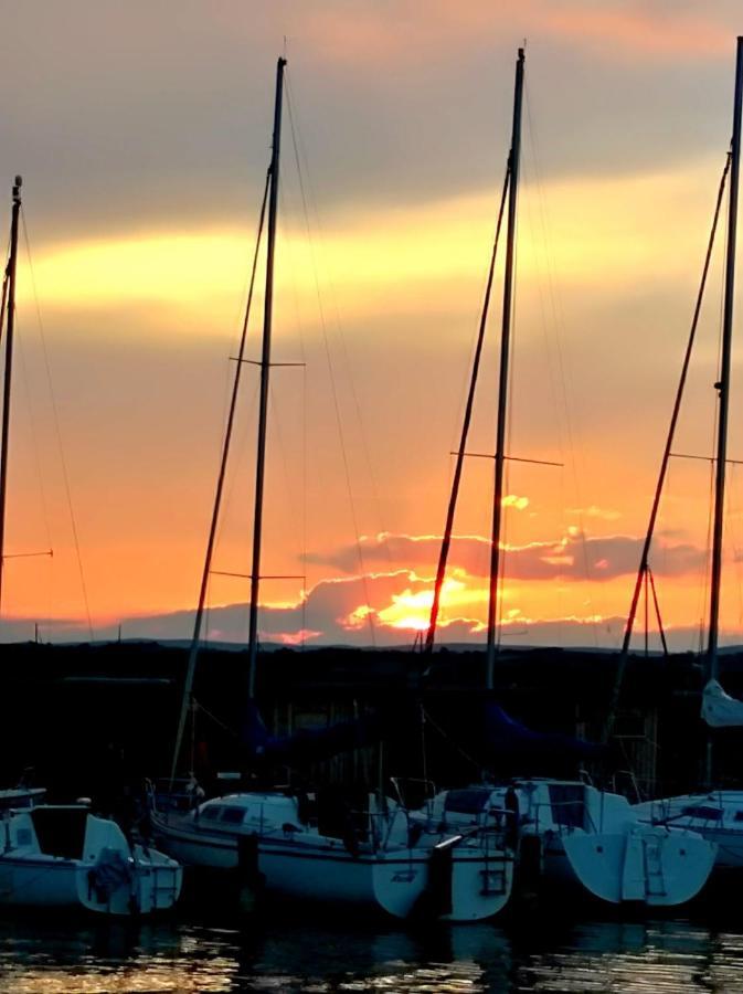 Pfahlbau Sunset II Toplage Inklusive Elektroboot Rust Bagian luar foto