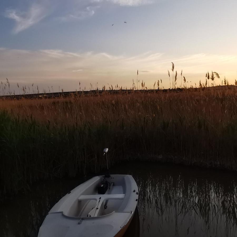 Pfahlbau Sunset II Toplage Inklusive Elektroboot Rust Bagian luar foto