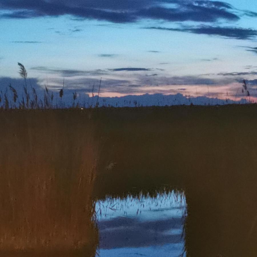 Pfahlbau Sunset II Toplage Inklusive Elektroboot Rust Bagian luar foto