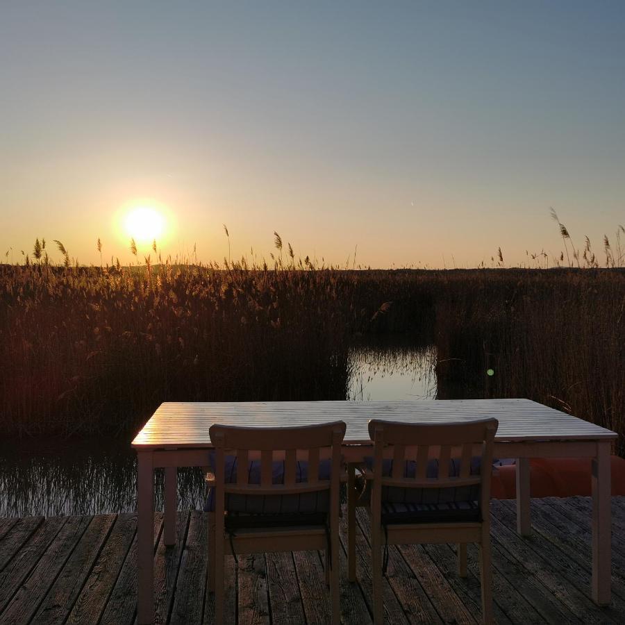 Pfahlbau Sunset II Toplage Inklusive Elektroboot Rust Bagian luar foto