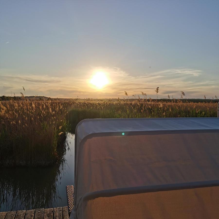 Pfahlbau Sunset II Toplage Inklusive Elektroboot Rust Bagian luar foto